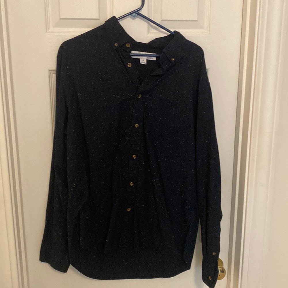 Old Navy, long sleeve, button up shirt.  Lightly used, like new.  Size XL.